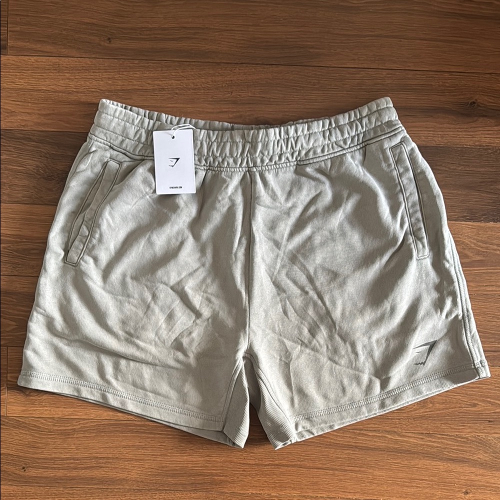 NWT*Gymshark HERITAGE 5" SHORTS
Oversized Fit- Smokey grey acid